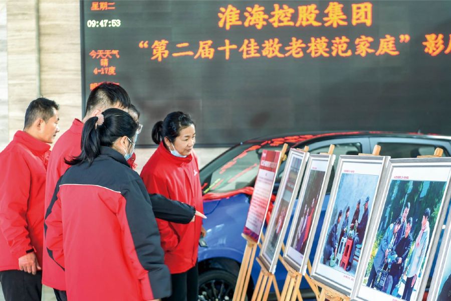 集团终年发展十佳敬老家庭评比活动，，，将员工关爱延展到八小时以外。。。