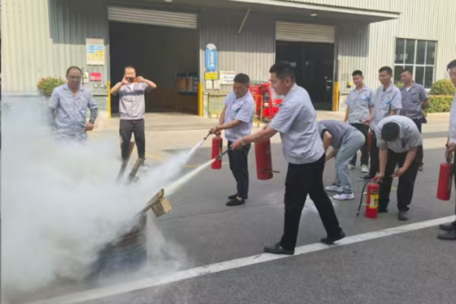 集团以“安全出产月”活动为契机，推动安全治理从阶段性活动向常态化、、、精准化管控转型